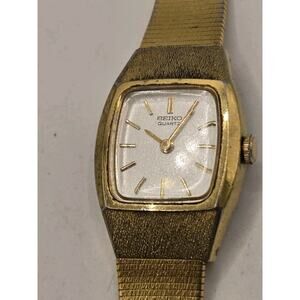 Vintage Seiko Womens Gold Tone Stainless Steel Petite 2C20-5029 Quartz Watch 6"
